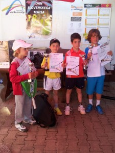 Jani Retelj TK Krka Otočec (drugi z leve)